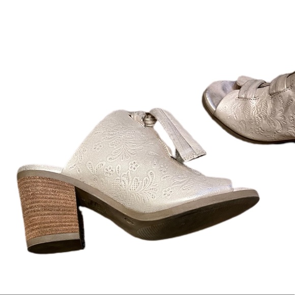 Unity in Diversity Fabiana Sandals - Picture 8 of 10